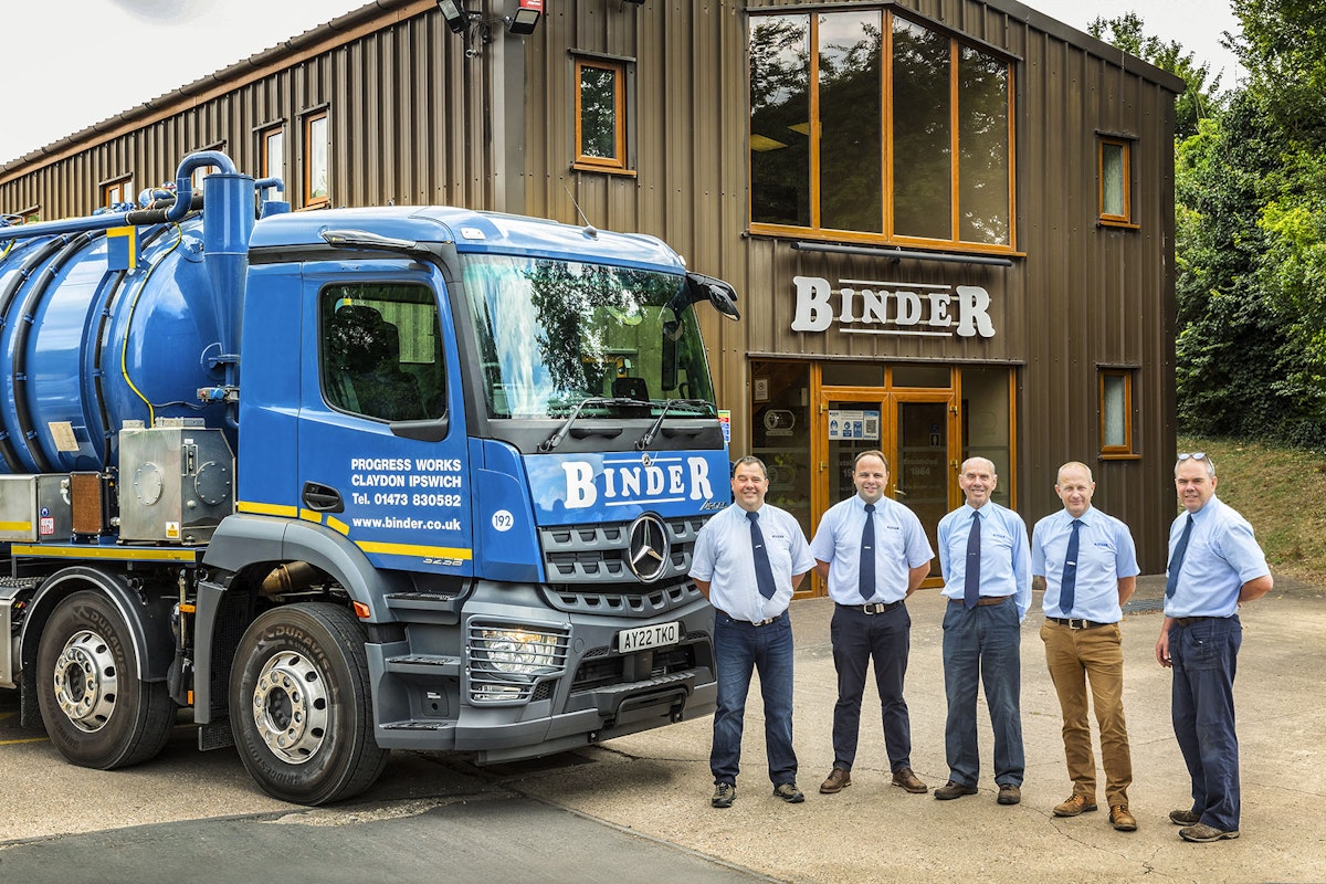 Three generations of Binder directors in front of the Binder office